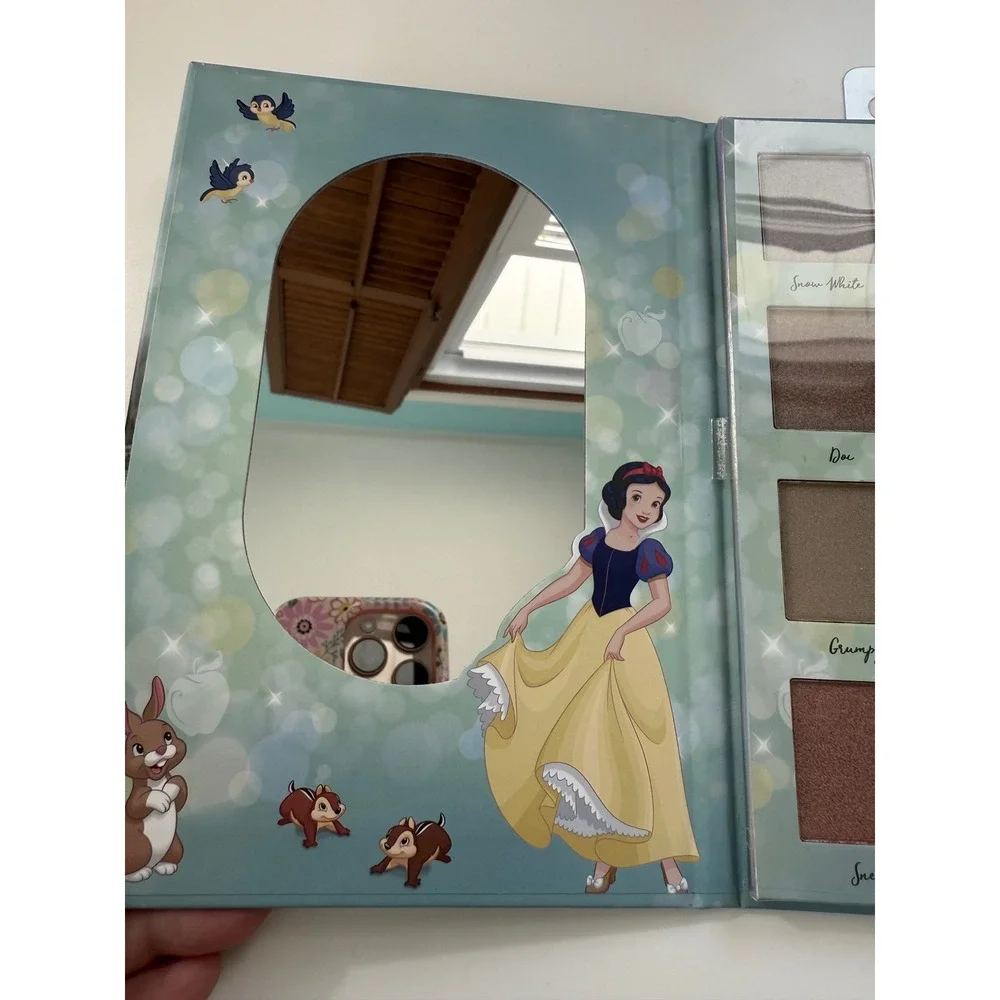 Disney Snow White Makeup Set Eyeshadow Complexion Palette Lip Oil Taste‎ Beauty